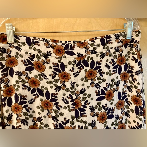 Ankle length floral skirt.  Sz Large - Picture 3 of 4